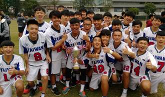 成軍3年 公東高工袋棍球擊敗香港隊奪冠