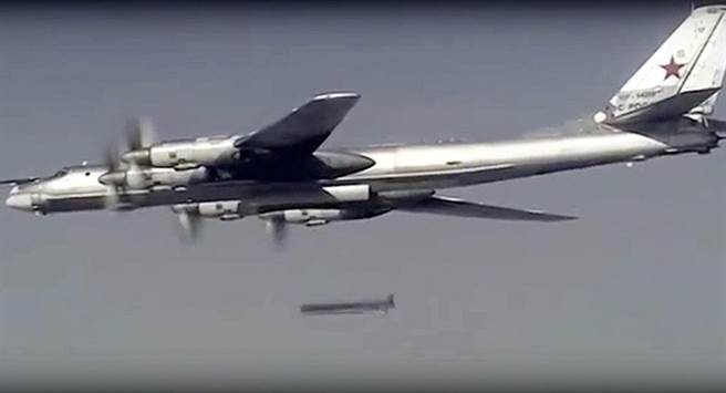 俄罗斯图-95轰炸机2015年11月发射巡弋飞弹，攻击叙利亚境内的目标。（图/俄罗斯国防部）