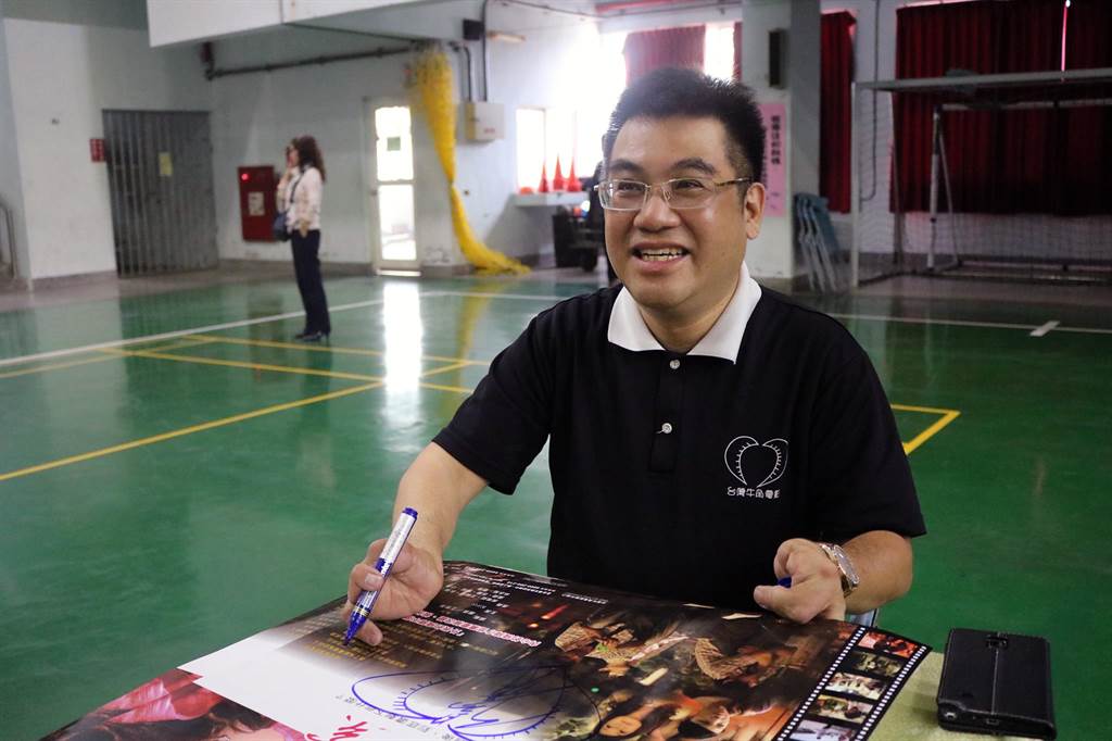 陽靖是台灣知名的身障原住民導演，2009年起開拍《愛情線索》，2013年上映並舉辦多場特映會，希望藉此鼓勵民眾。（萬于甄攝）