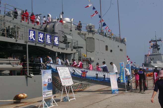 花蓮海軍敦睦艦隊明開放接駁公車免費搭 旅遊 中時