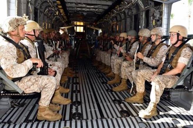 「種馬王」的機艙比「超級種馬」寬了30 公分，能在同樣的時間內載運更多士兵與裝備，提升執行任務的效率。（圖/洛克希德馬丁）