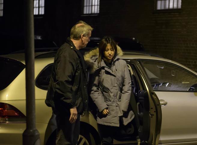 圖為鄭維羅今年1月2日在丹麥出庭後，由當地警方羈押的資料照。（圖/美聯社）