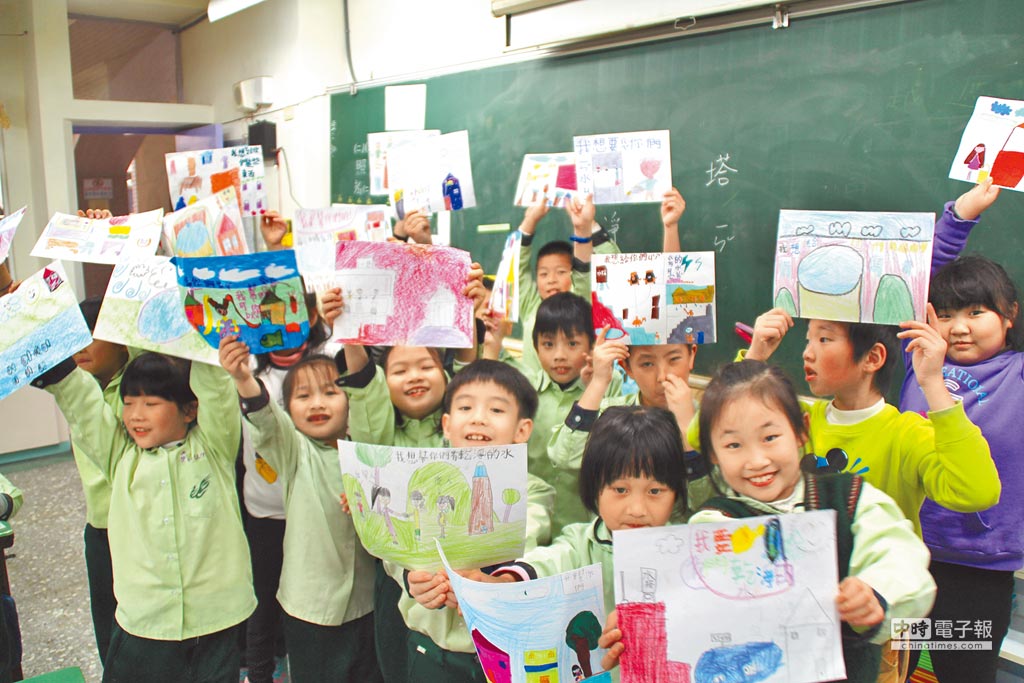 長樂國小學童挑水體驗非洲生活 地方新聞 中國時報