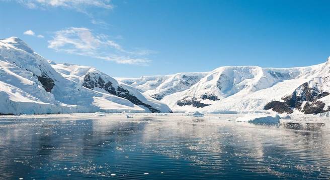 南極是人類最晚發現的巨大陸地，20世紀初才有人抵遠極點，因此附會了許多傳說，包括納粹曾在南極建立基地的故事。(圖/網路)