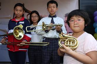 卡羅爾樂器愛心回饋 捐中小學銅樂器
