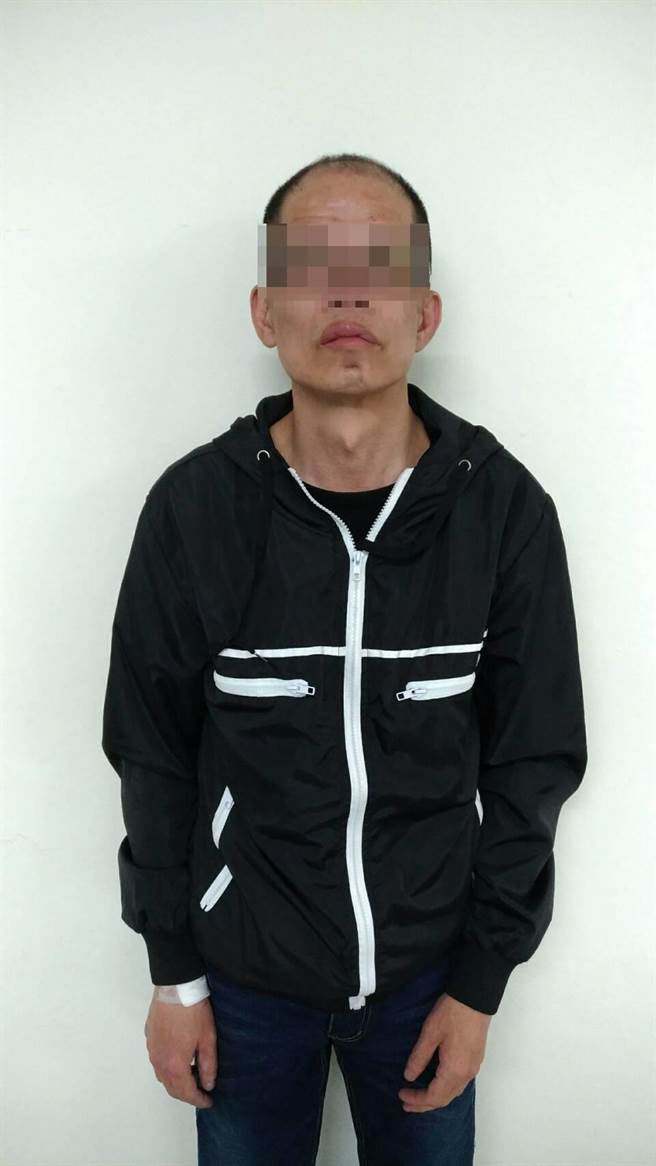警方從嫌犯禿頭特徵及粗框眼鏡、瘦小身形，研判就是偷遍大台北地區有30多條前科的施姓男子。（照片由警方提供）