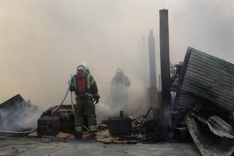 台南木器廠大火  廠房燒毀1人傷