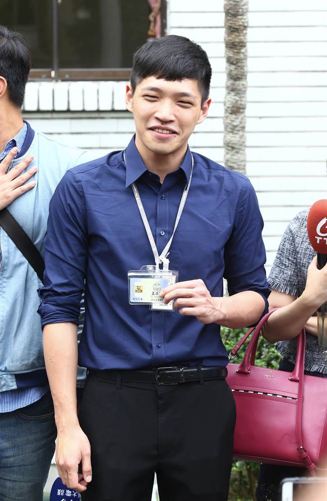 陳為廷退伍 擔任時代力量黨團助理 政治 中時