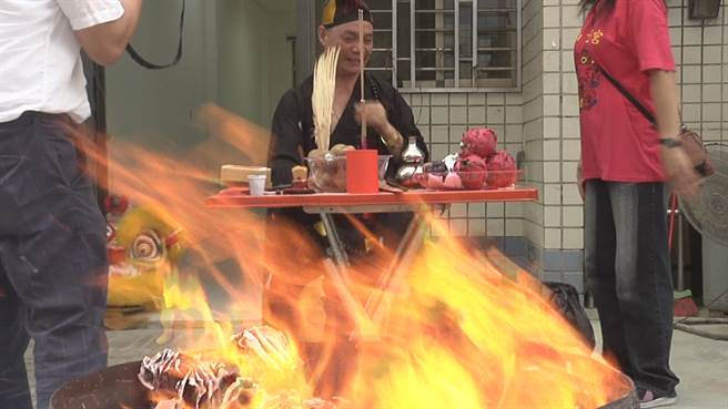 花莲5子命案凶宅新屋主今请来师傅做法事。（中时资料照）