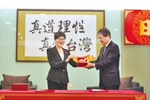 胡雪珠代表中視簽約nhk 娛樂新聞 中國時報