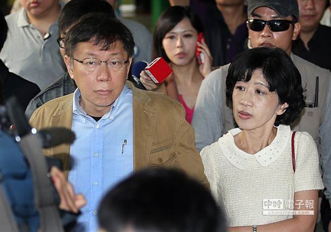 台北燈會透支2000萬，台北市長柯文哲(左)向妻子陳佩琪(右)求援遭嗆「乾脆離婚好了！」(中時資料照)