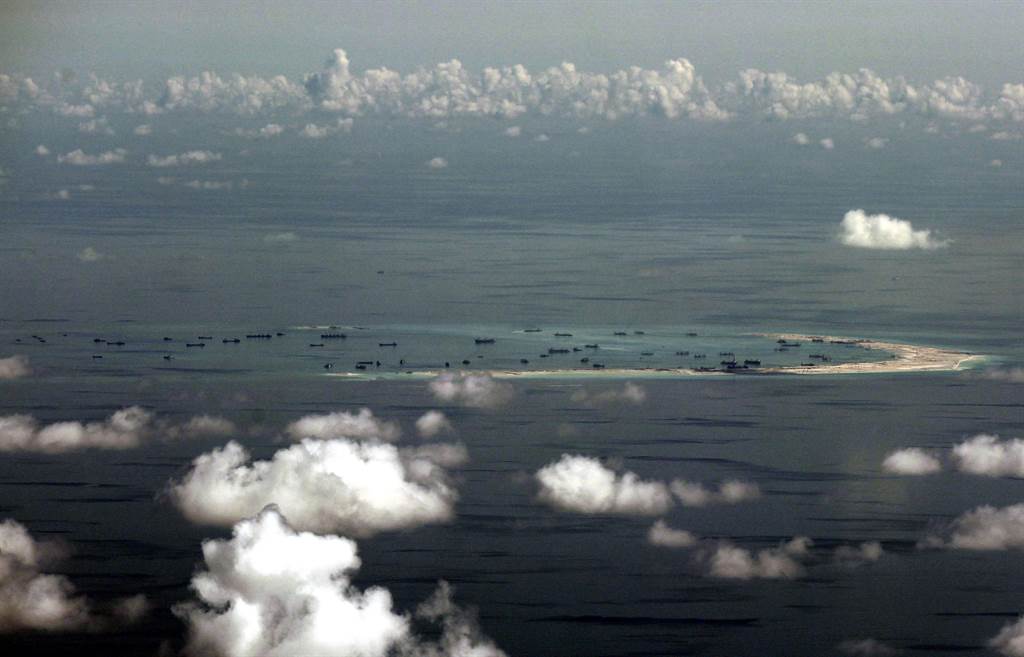 南沙群岛美济礁的空照图。中国大陆近几年在此兴建大量交通与军事设施，对南海的情势发生重大的影响。（图／美联社）(photo:ChinaTimes)