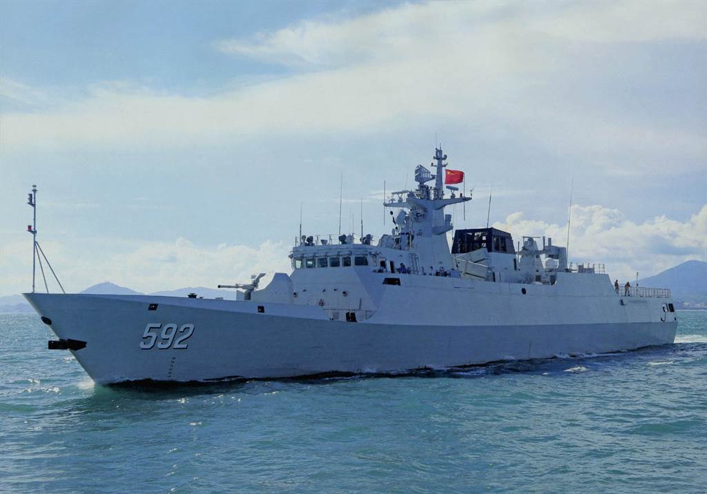 泸州号是2014年服役的056型轻型导弹护卫舰，主要担负海上巡逻警戒、护渔护航与反潜任务，是解放军海军基地防御的主战装备。（图／中国军网）(photo:ChinaTimes)