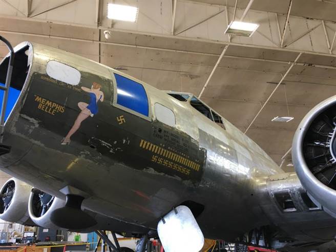 美軍於二戰期間的傳奇轟炸機「曼菲斯美女號」。（圖/美聯社）