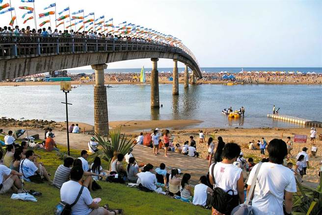 福隆海水浴場60歲了 召集壽星同樂 旅遊 中時