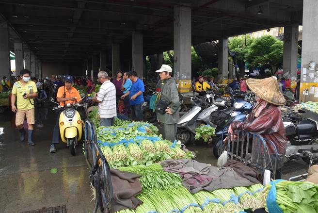 菜價天花板政策奏效 連日大雨西螺果菜市場均價僅上漲1元 生活 中時