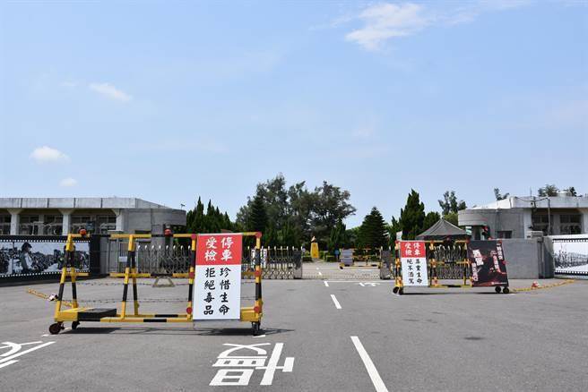 酒空士兵收假大闹营区 欲打营长、连长还骂安官三字经。（庄旻静摄）