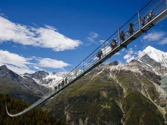 瑞士新「世界最長」行人吊橋正式啟用