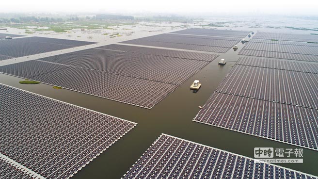 安徽淮南浮動式太陽能發電站。（新華社資料照片）