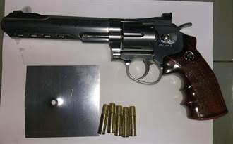 警方查獲改造左輪手槍 鋼珠彈能射穿鋁板