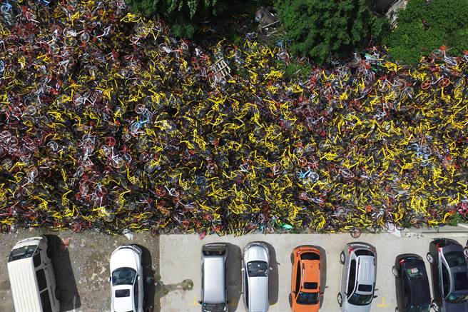 大陸的共享單車經過一番野蠻生長後，專家認為很可能會走向泡沫化。（圖／中新網）