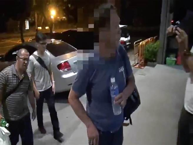 李姓男子遭帶回萬華分局。（警方提供）