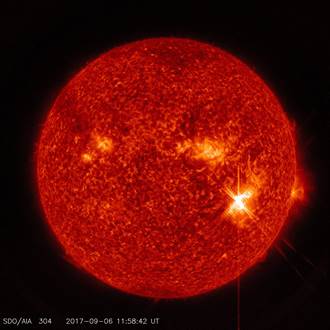 太陽突爆出兩次閃焰 12年來最大