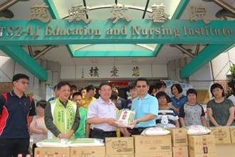 彰化市公所清潔隊捐普度品給彰化慈愛教養院