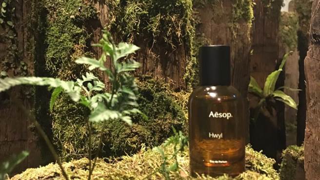 不只是香水，是環境！Aesop「Hwyl」熾香水讓妳彷彿置身日本老森林- 美