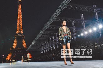 2018巴黎時裝周－SAINT LAURENT 巴黎鐵塔秀