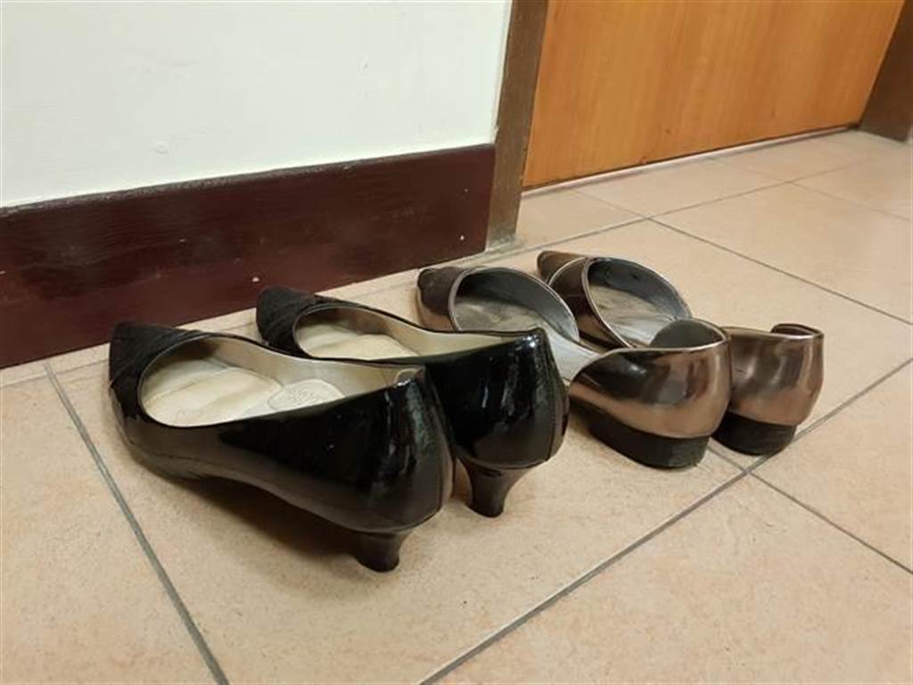 医院偷鞋爆射鞋:偷女生门口的鞋子(5)_内涵图你懂的 - 图解吧