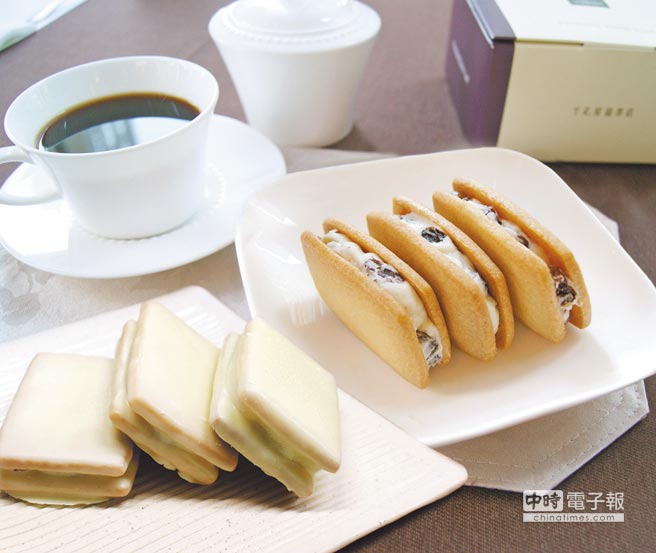 新光三越台中中港店「千疋屋」白巧克力蘭姆葡萄乾奶油夾心餅，500元。（新光三越提供）
