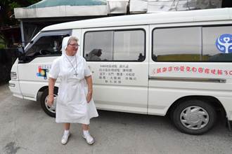 74歲外籍修女不帶小孩 轉型照顧老人