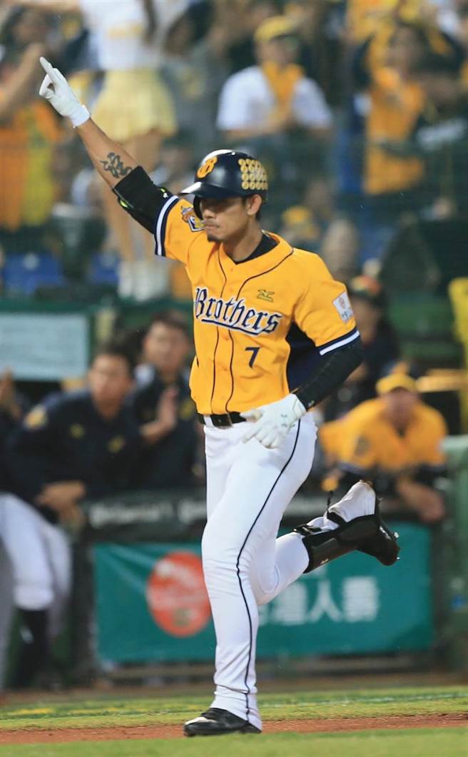 張志豪轟出滿貫炮，助中信逆轉勝獅隊。(本報資料照)