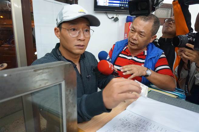 庆富副董陈伟志（左）再三重申绝对没有去澳门赌博。（柯宗纬摄）