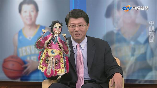 台南市黨部主委的謝龍介。