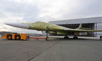 俄升海盜旗 圖-160M2轟炸機出世 2018試飛