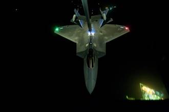 F-22首次裝炸彈空襲 攻擊塔利班毒品工廠