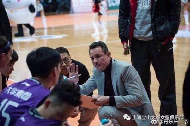 曾在大陆CBA执教的「篮球博士」郑志龙，如今因为王志群退出，递补入选中华白队教练团。(郑志龙篮球学院提供／资料照)