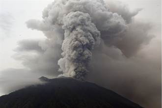 阿貢火山噴高9千米　嚇跑3萬遊客