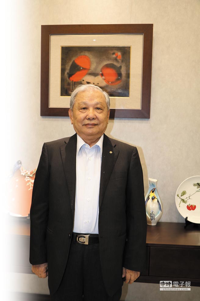 立隆電子董事長吳德銓，目前每天作息都「早睡晚起」，過著規律的生活。圖／私人提供