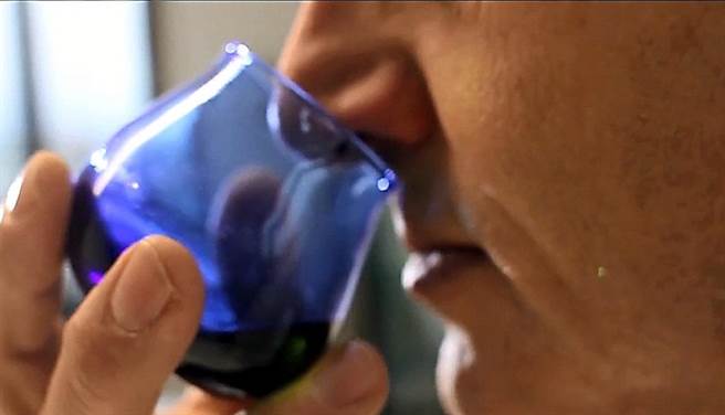 品鑑橄欖油時嗅覺測試很重要，不好的油會有腐臭霉味或者金屬般的味道。（圖／(UNASCO）