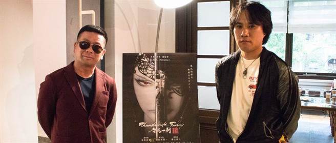 日本動漫編劇大師虛淵玄（左）與小說創作者江波光則與霹靂布袋戲跨國合作新片。（天馬行空提供）