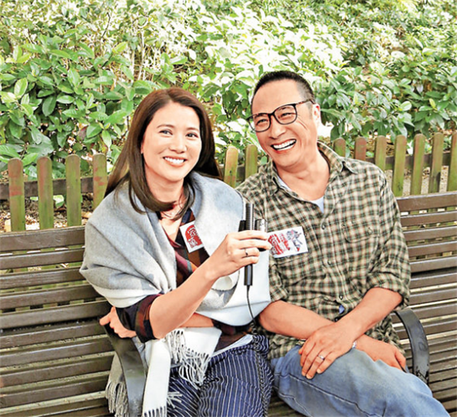 相隔13年，吳鎮宇和袁詠儀再合作飾演夫妻。（取自微博）