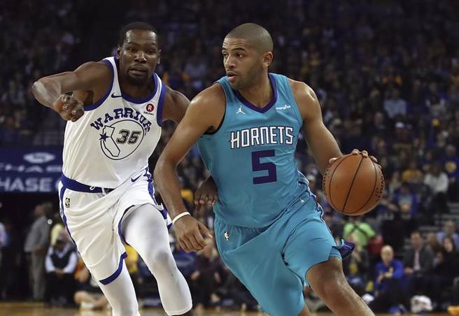 黄蜂释出巴坦(右)，经过48小时过渡期之后，快艇宣布签下这位法国小前锋。(美联社资料照)