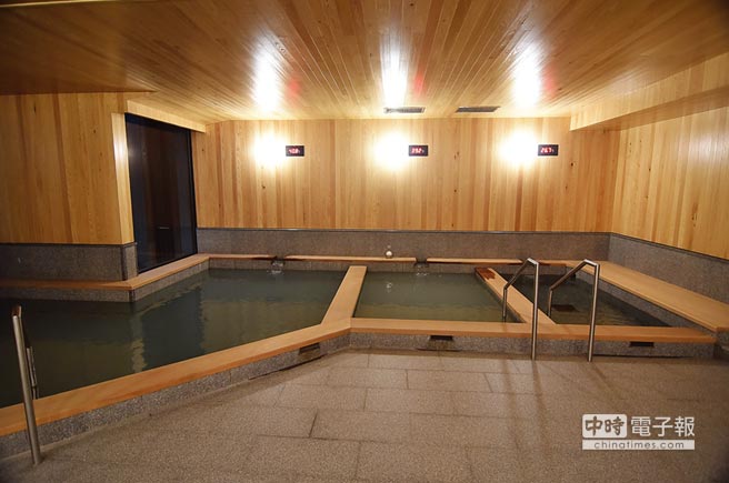 北投亞太飯店的男、女裸湯區，亦採日式禪風設計，提供白磺溫泉風呂體驗。圖／姚舜