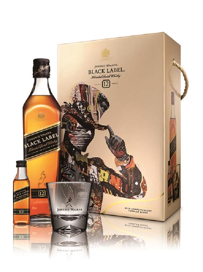 JOHNNIE WALKER黑牌12年蘇格蘭威士忌禮盒，建議售價NT$820。(帝亞吉歐提供)