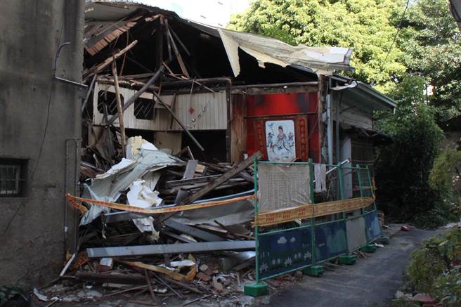 彰化市成功路262号地段已残破木构建物，解除暂定古蹟身分。（吴敏菁摄）