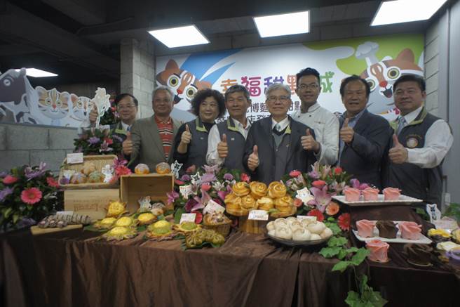 台中市糕餅公會集結百家業者舉辦「花博產品發表會」。（馮惠宜攝）
