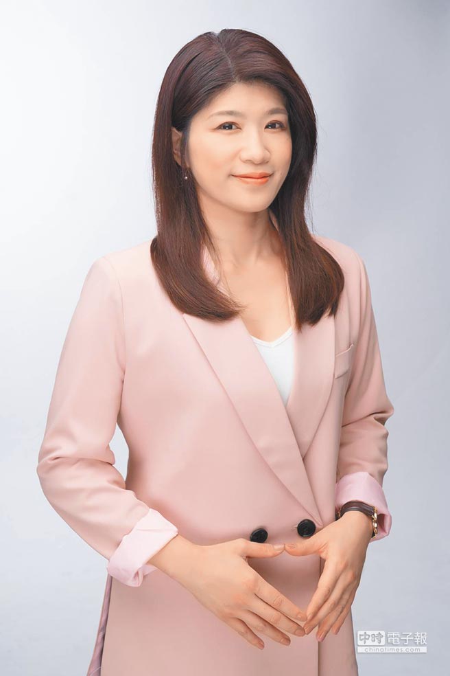 38歲的余筱菁是今年竹東、五峰地區議員參選人。（余筱菁提供）